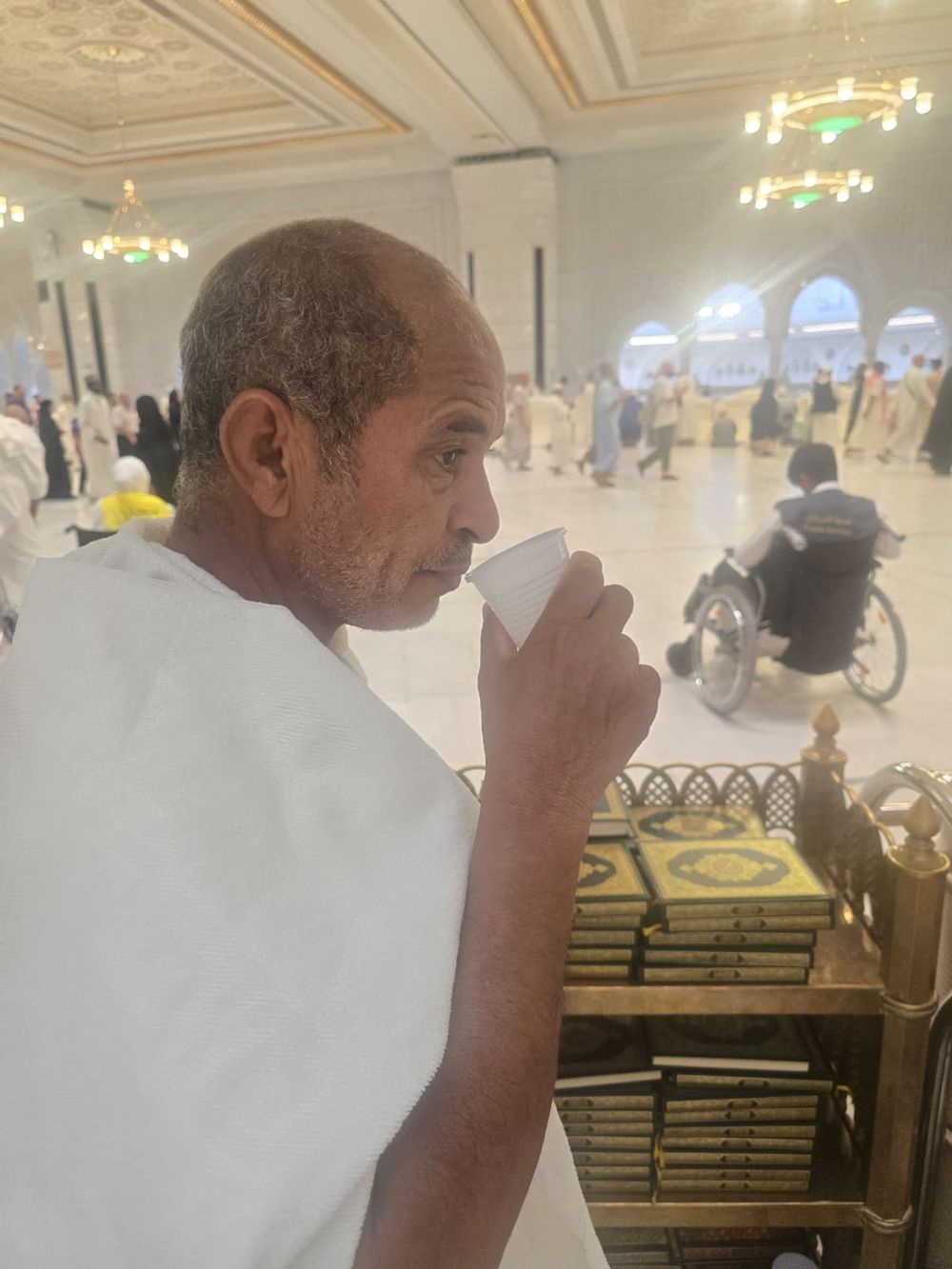 الشرب من ماء زمزم بعد الطواف