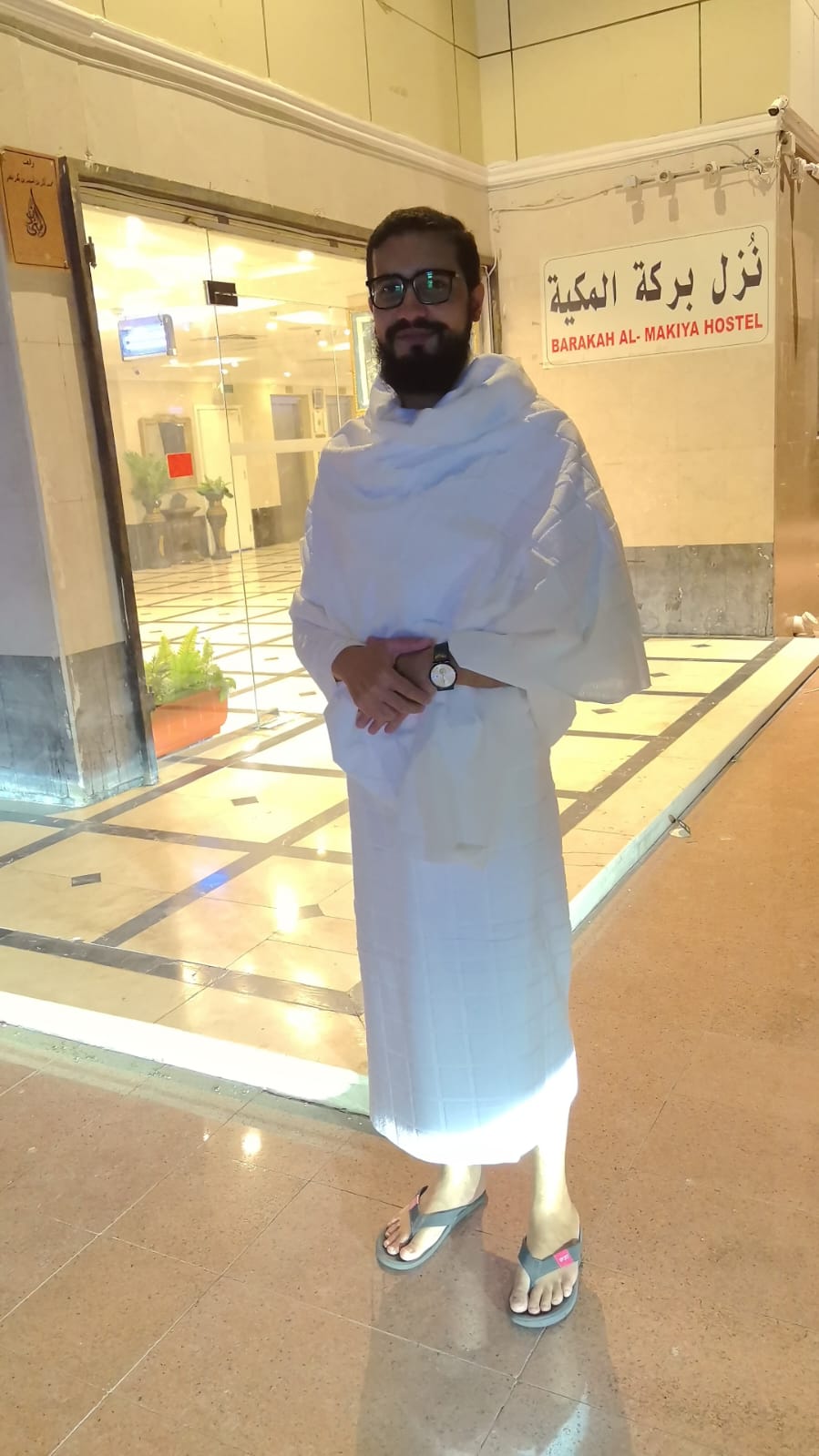 A pilgrim in Ihram before heading to the Haram