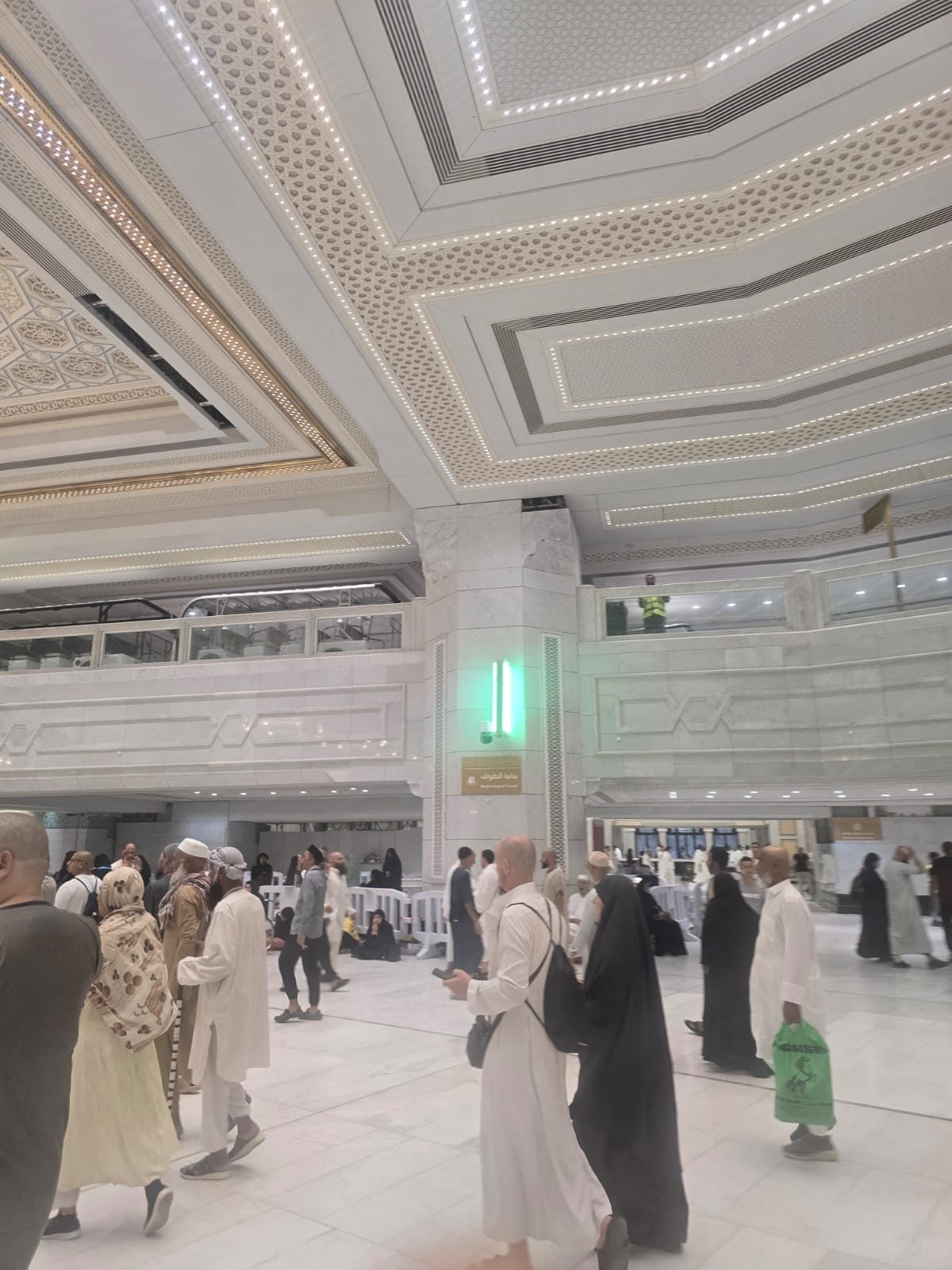 بداية الطواف في الدور الأول — والعلامة الخضراء تحدد المحاذاة